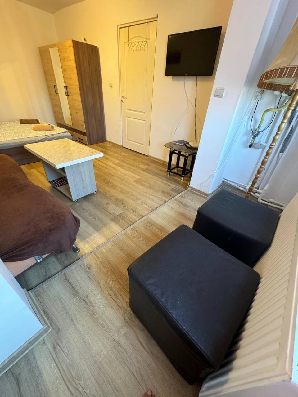 Affordable Apartment Close To The Castle Hunedoara Exterior photo